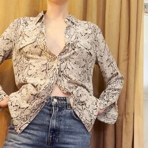 Equipment Femme Silk collared button up snakeskin print small